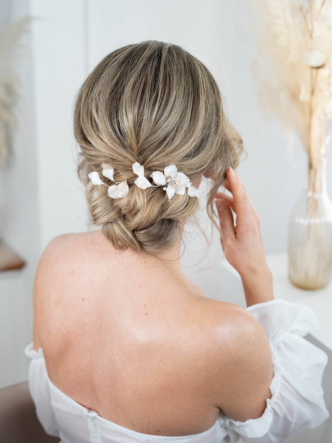 29 Breathtaking Bridal Hair Accessories for Your 2026 Wedding Day